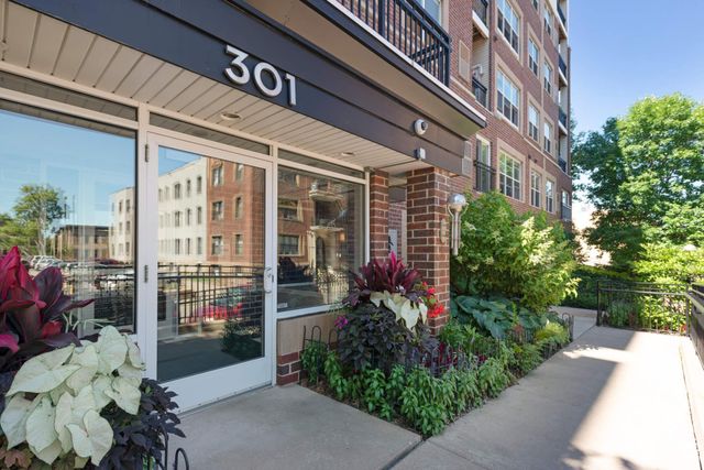 301 Oak Grove Street 414, Minneapolis, MN 55403
