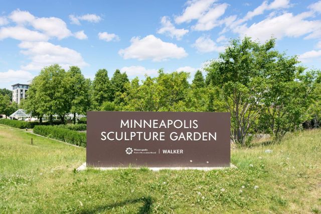 301 Oak Grove Street 414, Minneapolis, MN 55403