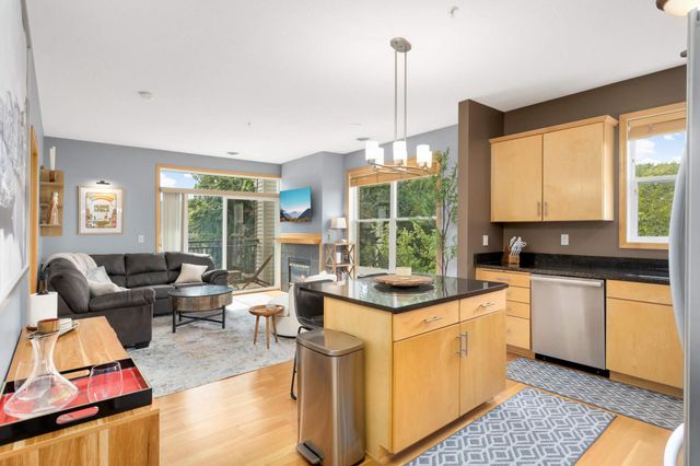 301 Oak Grove Street 414, Minneapolis, MN 55403