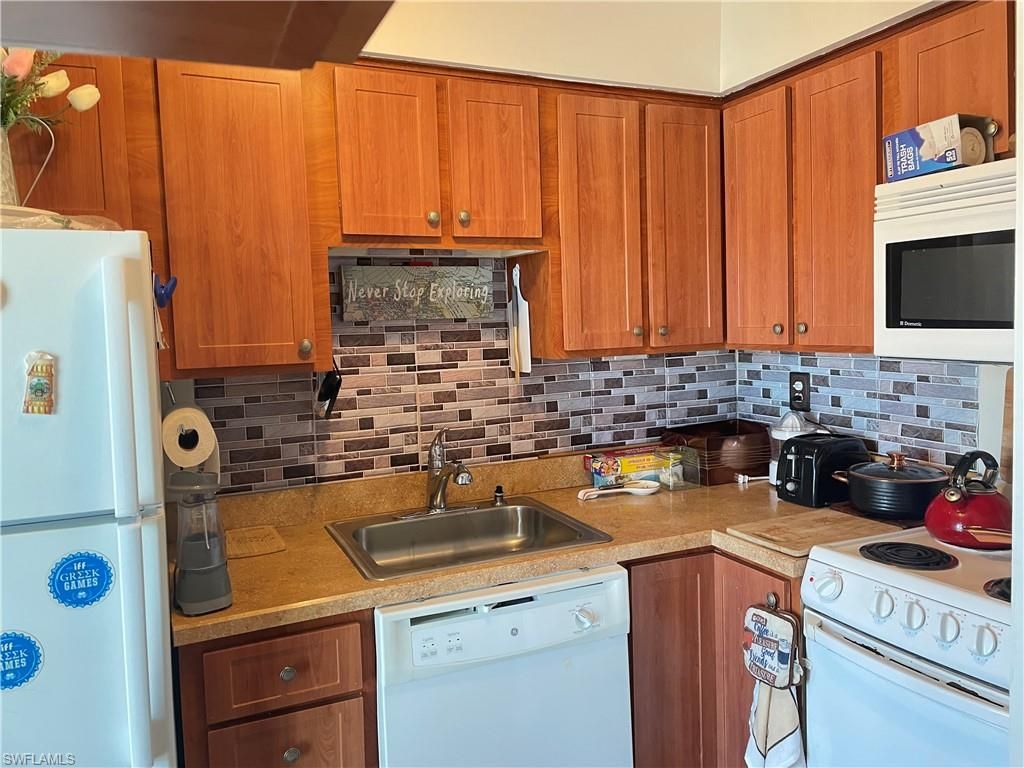 240 Collier BLVD D7, MARCO ISLAND, FL 34145 — photo 5