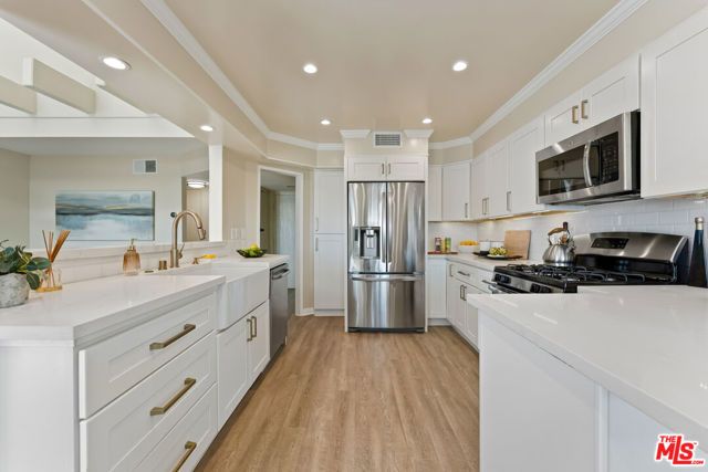 2677 Centinela Avenue 402, Santa Monica, CA 90405