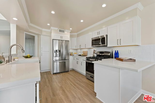 2677 Centinela Avenue 402, Santa Monica, CA 90405