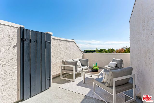 2677 Centinela Avenue 402, Santa Monica, CA 90405