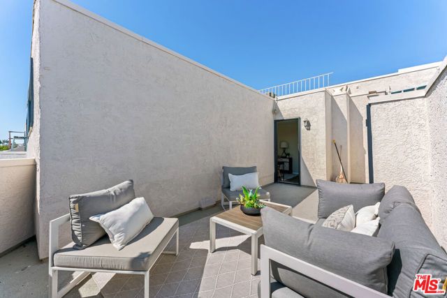 2677 Centinela Avenue 402, Santa Monica, CA 90405