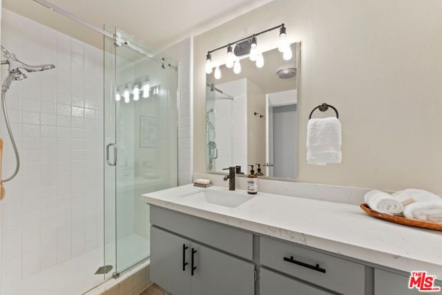 2677 Centinela Avenue 402, Santa Monica, CA 90405