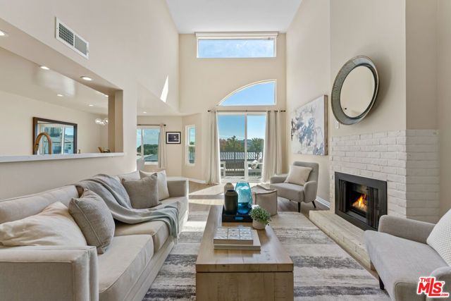 2677 Centinela Avenue 402, Santa Monica, CA 90405