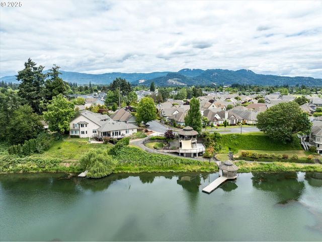 2063 LAKE WIND Dr, Eugene, OR 97408