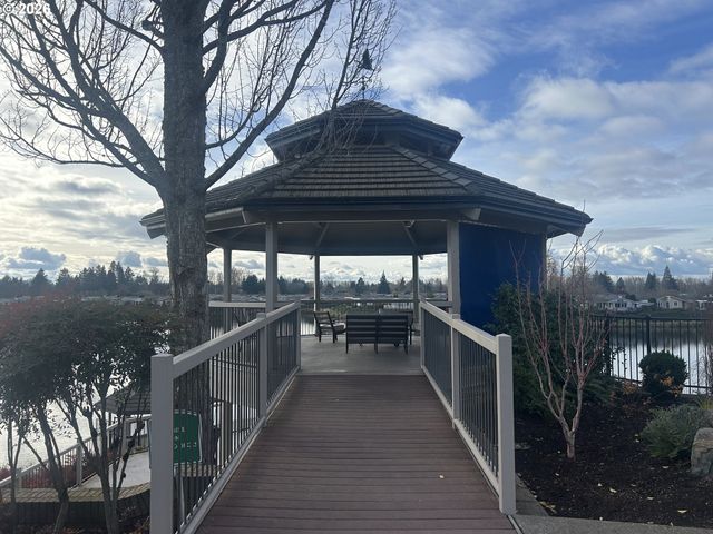 2063 LAKE WIND Dr, Eugene, OR 97408