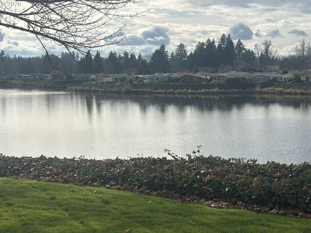 2063 LAKE WIND Dr, Eugene, OR 97408