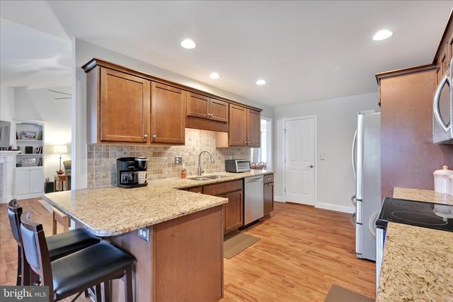 413 SUNRISE DR, Fredericksburg, PA 17026