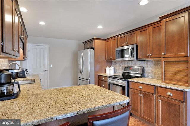 413 SUNRISE DR, Fredericksburg, PA 17026