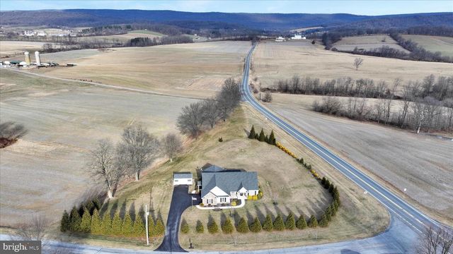413 SUNRISE DR, Fredericksburg, PA 17026