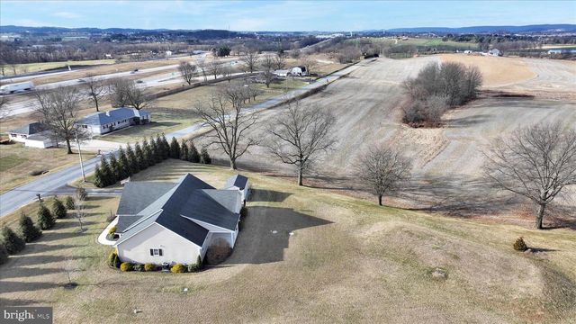 413 SUNRISE DR, Fredericksburg, PA 17026