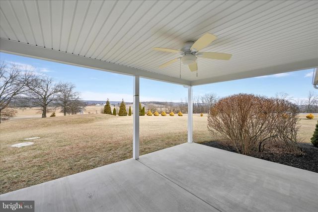 413 SUNRISE DR, Fredericksburg, PA 17026