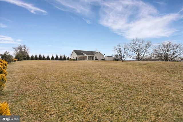 413 SUNRISE DR, Fredericksburg, PA 17026