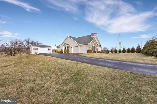 413 SUNRISE DR, Fredericksburg, PA 17026