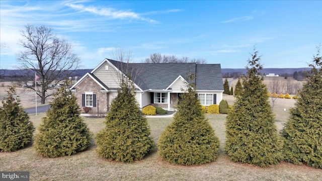 413 SUNRISE DR, Fredericksburg, PA 17026