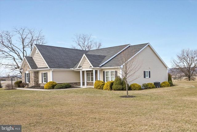 413 SUNRISE DR, Fredericksburg, PA 17026