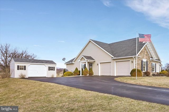 413 SUNRISE DR, Fredericksburg, PA 17026
