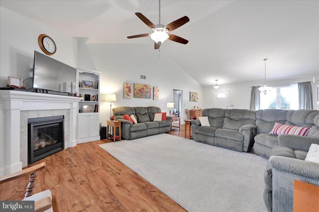 413 SUNRISE DR, Fredericksburg, PA 17026