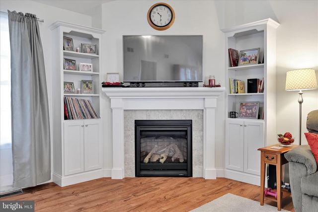 413 SUNRISE DR, Fredericksburg, PA 17026