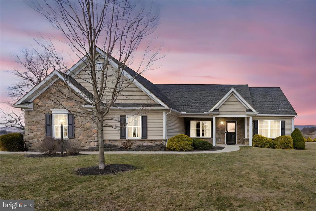 413 SUNRISE DR, Fredericksburg, PA 17026