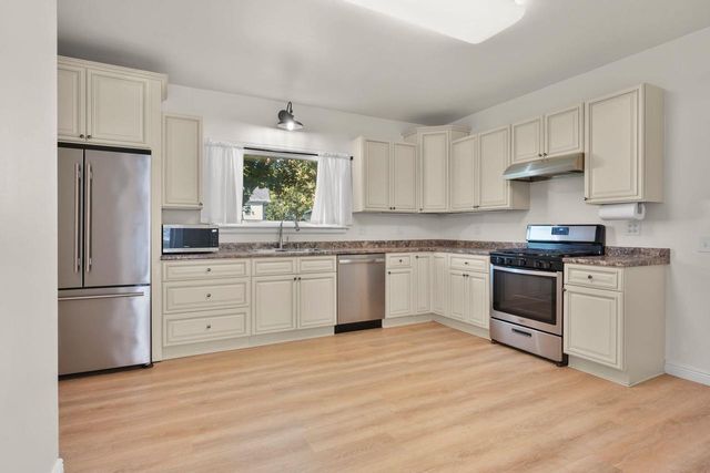 159 S High Street, Janesville, WI 53548