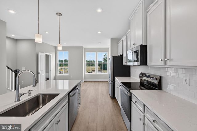 8116 INDEPENDENCE DR, Spotsylvania, VA 22553