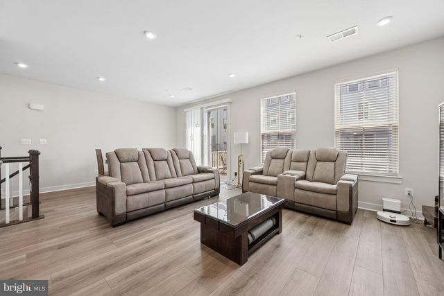 42587 PITLOCHRY DR, Sterling, VA 20166