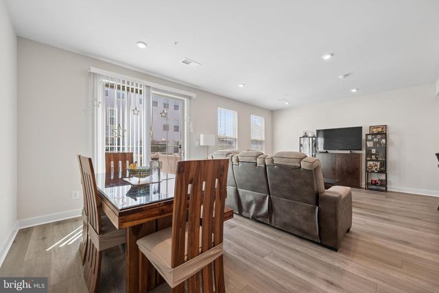 42587 PITLOCHRY DR, Sterling, VA 20166