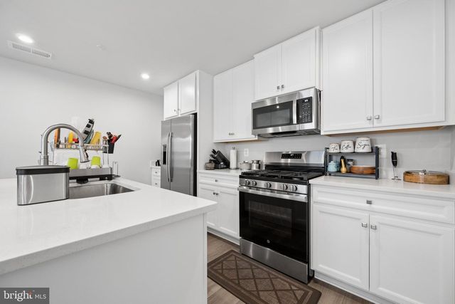 42587 PITLOCHRY DR, Sterling, VA 20166