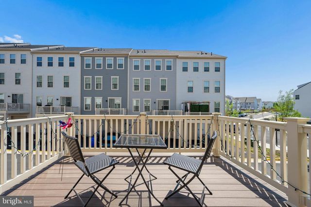 42587 PITLOCHRY DR, Sterling, VA 20166