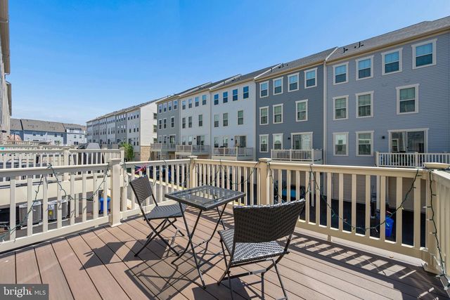 42587 PITLOCHRY DR, Sterling, VA 20166