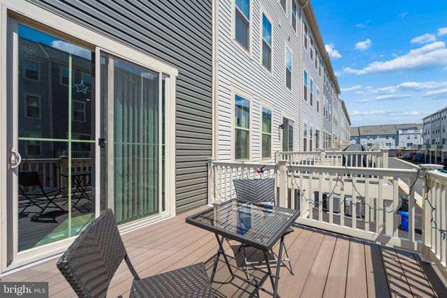 42587 PITLOCHRY DR, Sterling, VA 20166