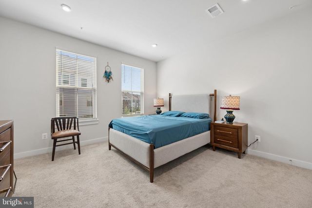 42587 PITLOCHRY DR, Sterling, VA 20166