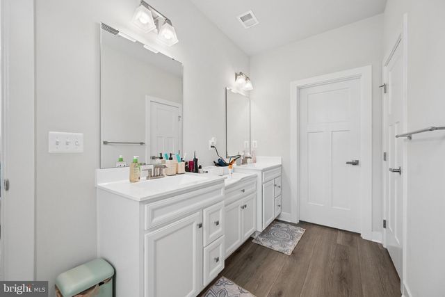 42587 PITLOCHRY DR, Sterling, VA 20166