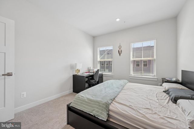 42587 PITLOCHRY DR, Sterling, VA 20166