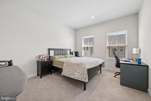 42587 PITLOCHRY DR, Sterling, VA 20166