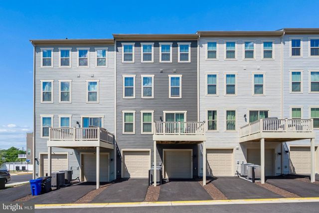 42587 PITLOCHRY DR, Sterling, VA 20166