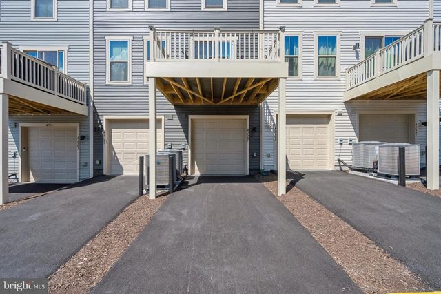 42587 PITLOCHRY DR, Sterling, VA 20166