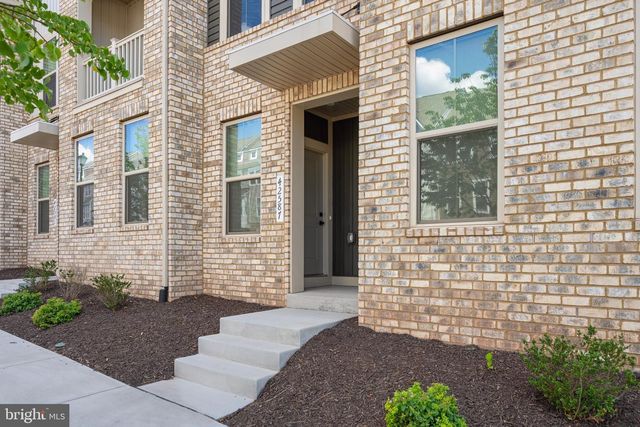 42587 PITLOCHRY DR, Sterling, VA 20166
