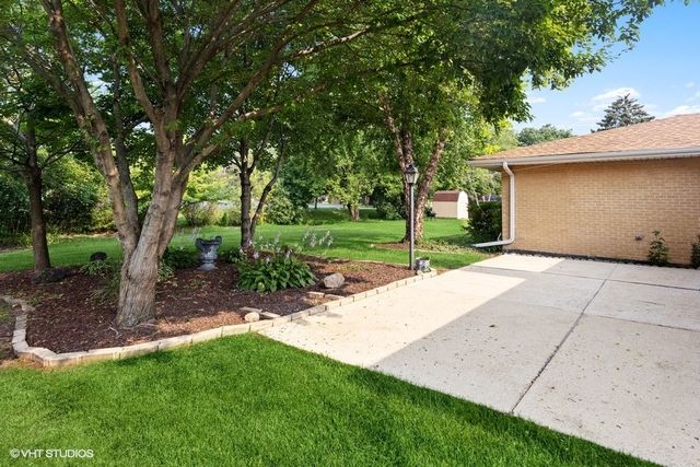 7532 Sheridan Drive, Willowbrook, IL 60527