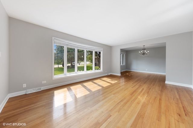 7532 Sheridan Drive, Willowbrook, IL 60527