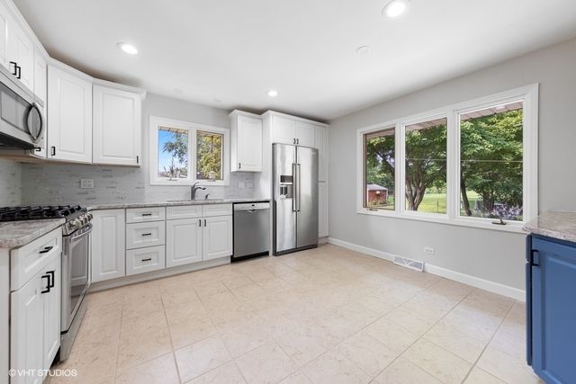 7532 Sheridan Drive, Willowbrook, IL 60527