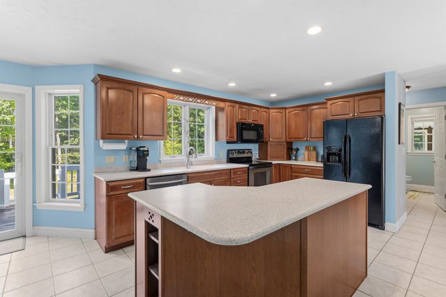 17 Stanley Pond Drive, Rochester, NH 03839