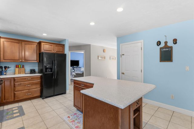 17 Stanley Pond Drive, Rochester, NH 03839