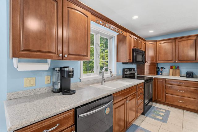 17 Stanley Pond Drive, Rochester, NH 03839