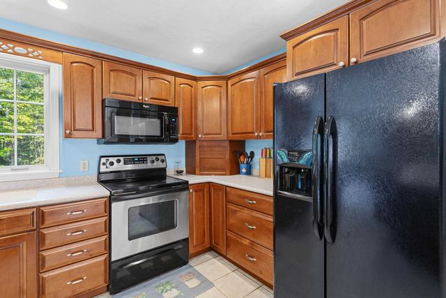 17 Stanley Pond Drive, Rochester, NH 03839