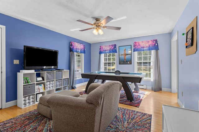 17 Stanley Pond Drive, Rochester, NH 03839