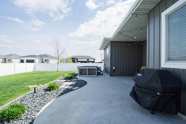 5674 43rd Street S, Fargo, ND 58104